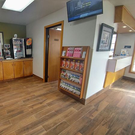 Super 8 By Wyndham Minot Airport Ξενοδοχείο Εξωτερικό φωτογραφία